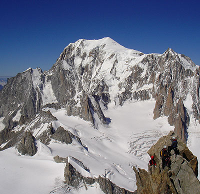 Mont Blanc sett fra Italia. Kilde                       Mont Blanc Guides                       . com